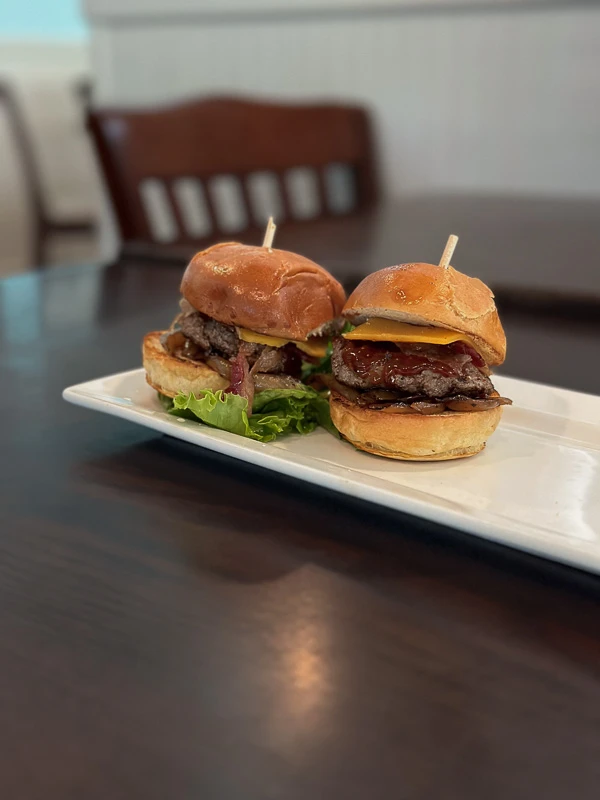 Private island dining with Swamp Sliders, bacon, caramelized onion, and cheddar cheese in Sarasota, FL